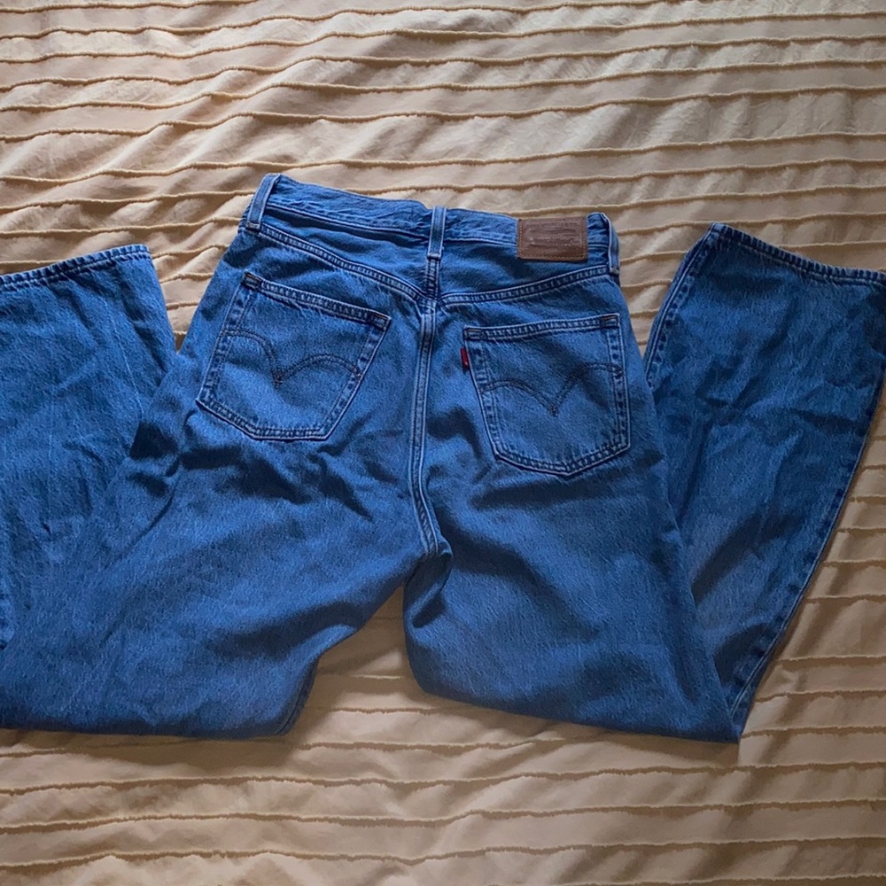 Levi’s “rib cage straight ankle” straight leg jean